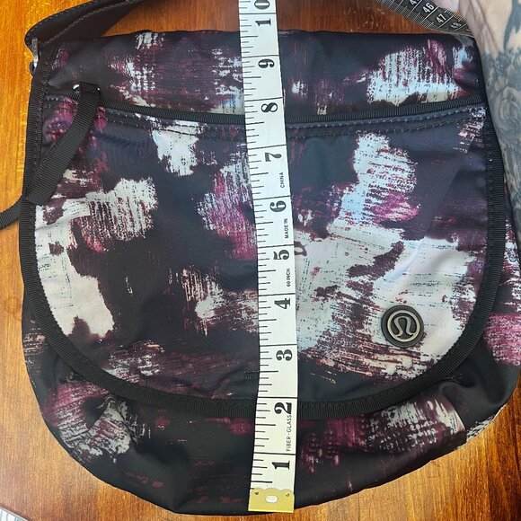 Lululemon The Essentials Kara Blossom Multi Print Cross Body Bag - Picture 3 of 10